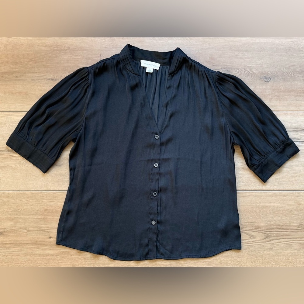 Treasure & Bond Black Button-Up Blouse Size M